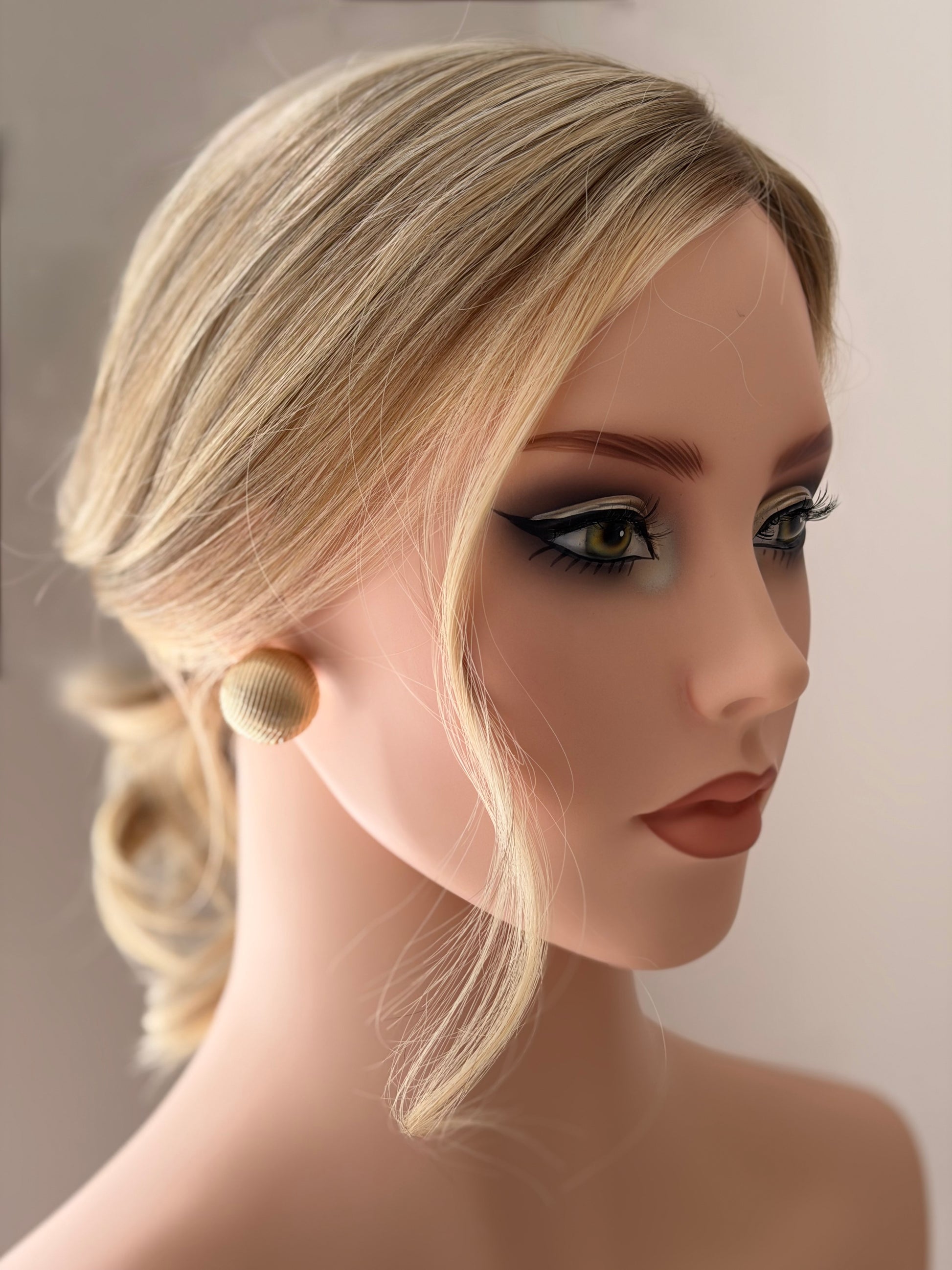Champagne luxury human hair topper by Tresselle London. Lightweight mono construction for natural volume, effortless wear and a beautifully undetectable finish.